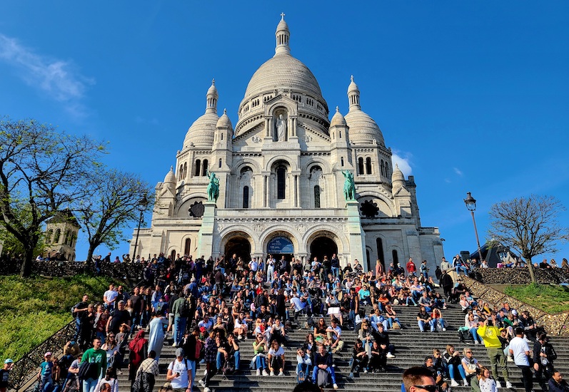 Packed steps of the Sacre Coeur