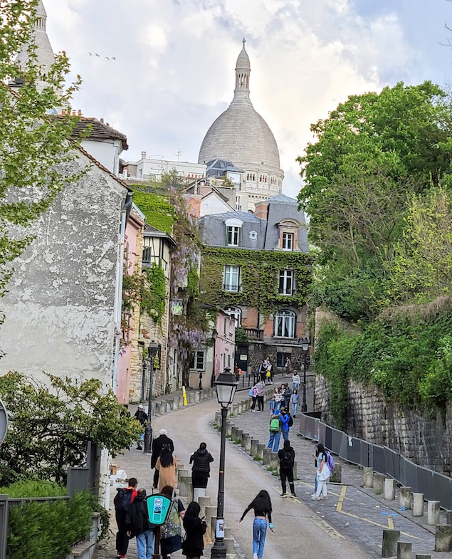 Beautiful view of Paris in April from the Rue De L'abreuvoir