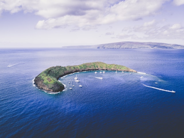 Photo by Farid Askerov best snorkeling spots in Maui includes the Molokini Crater