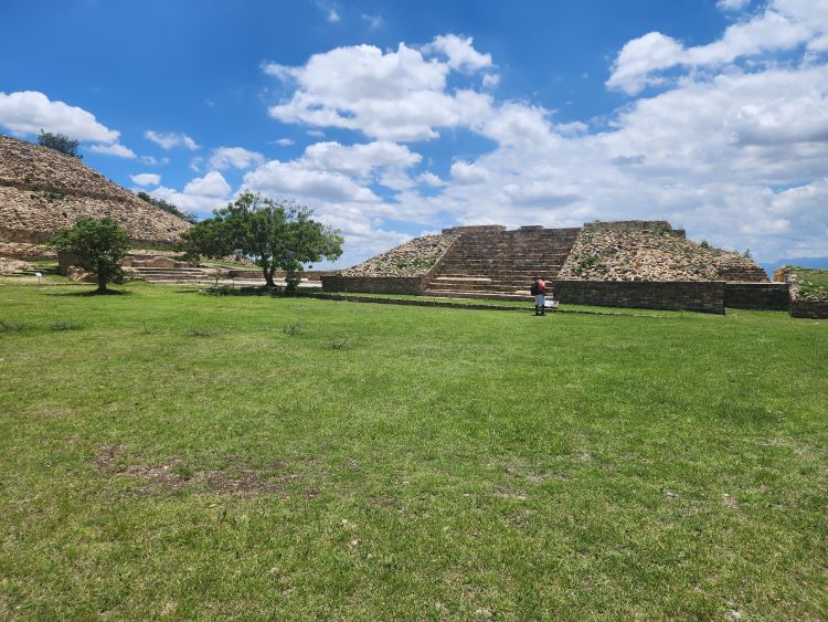 Atzompa ruins receives a fraction of the visitors that Monte Alban receives